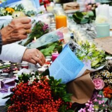 Seattle pays tribute to festival shooting victims – BBC
