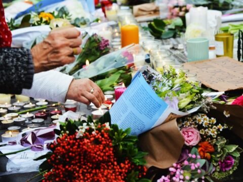 Seattle pays tribute to festival shooting victims – BBC